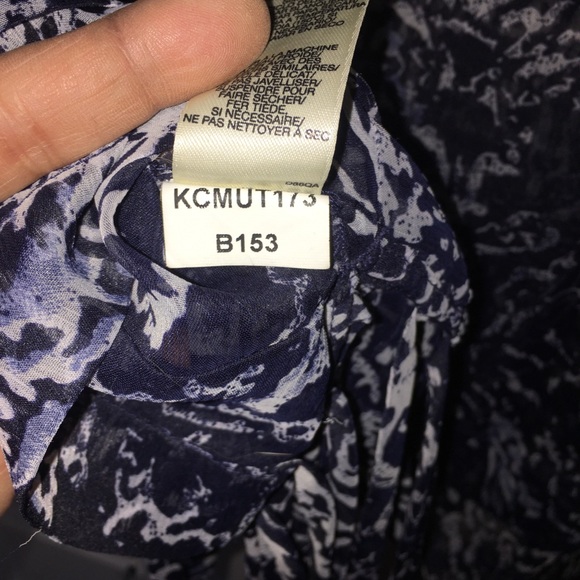 DKNY Jeans Women’s sleeveless sheer Mob Wife fringed top. Size small. EUC - Picture 5 of 10